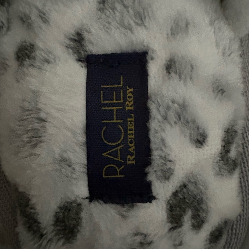 RACHEL Rachel Roy Plush Cheetah Slippers & Blanket Gift Set Cozy NWT - Picture 5 of 8